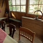 Liebevolle Details und urige Holzoptik in der Dreisesselhaisl Hütt’n