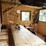 Gemütlicher Wintergarten mir viel Holz und Atmosphäre