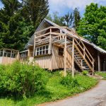 Terrasse mit Wintergarten an der Dreisesselhaisl Hütt’n im Bayerischen Wald